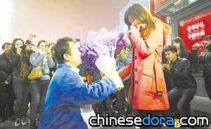 [長春] 男子扮「哆啦A夢」 終抱得美人歸