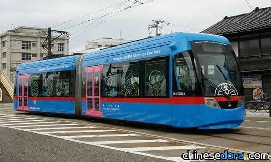 [日本] 萬葉線哆啦A夢列車 乘客突破5萬人