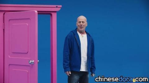 [日本] 國際巨星布魯斯威利扮哆啦A夢、連堺雅人都來演大雄！軟銀最新哆啦A夢真人版廣告登場
