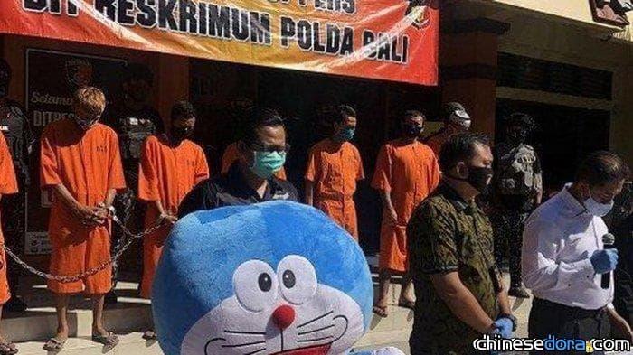 [國際] 歹路不可行！印尼嫌犯偷ATM買哆啦A夢玩偶送新婚妻子 最後全被沒收