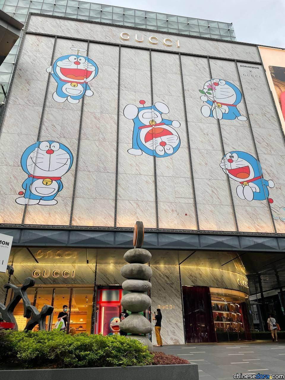 [國際] 哆啦A夢攻佔全球多地！哆啦A夢新加坡 Gucci 店中店擺設實況