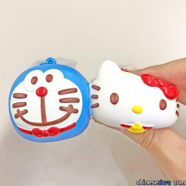 [日本] 哆啦A夢與凱蒂貓黏TT！「哆啦A夢×Hello Kitty 好朋友麵包吊飾」任你捏