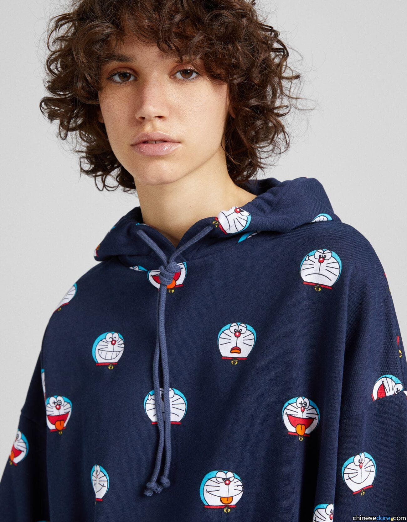 [國際] ZARA姊妹品牌「Bershka」推出哆啦A夢聯名款式！