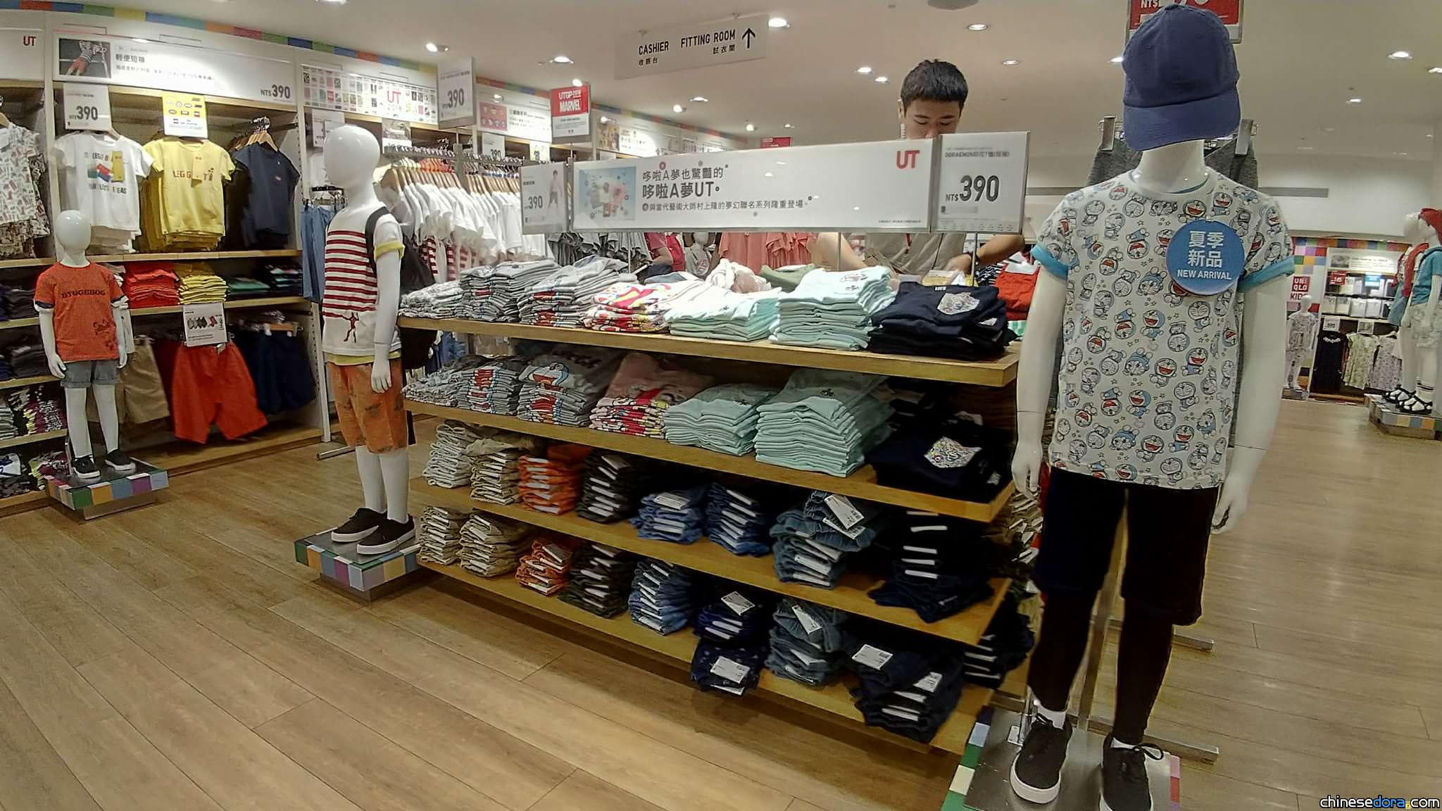 [台灣] 哆啦A夢搶購熱潮! UNIQLO台中多家門市考察記2：中友百貨還有男裝買！