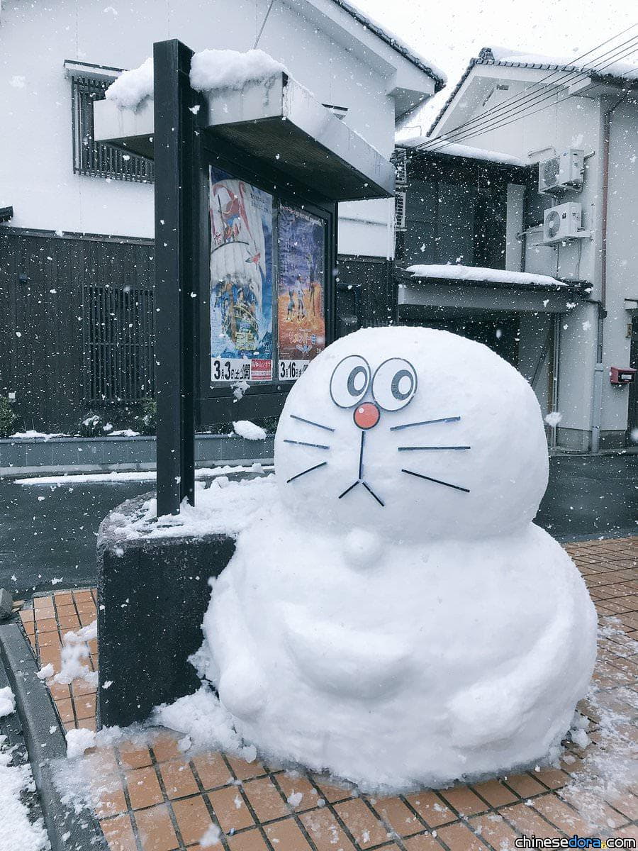 [日本] 大雪天還親手做哆啦A夢雪人 粉絲對哆啦A夢的愛不是嚴寒就能抵擋的!