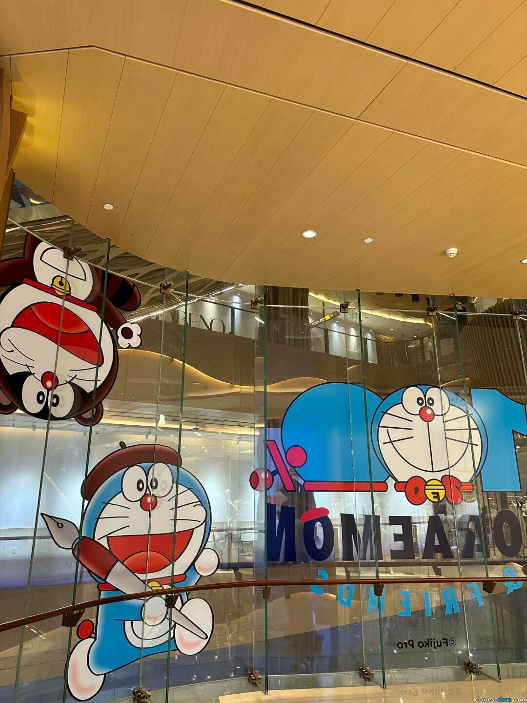 [大陸] 「100%哆啦A夢&FRIENDS」巡迴特展廣州站持續佈置中！巨型漫畫本與鋪天蓋地商場裝飾登場