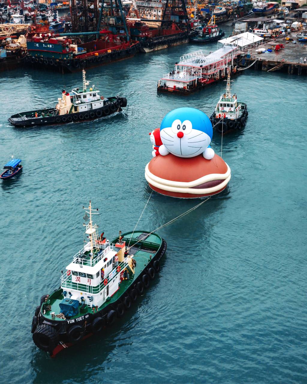 [香港] 豆沙包水上飄！「維港海上大巡遊」試水大成功　多啦A夢等充氣展品展開首回海面巡遊測試