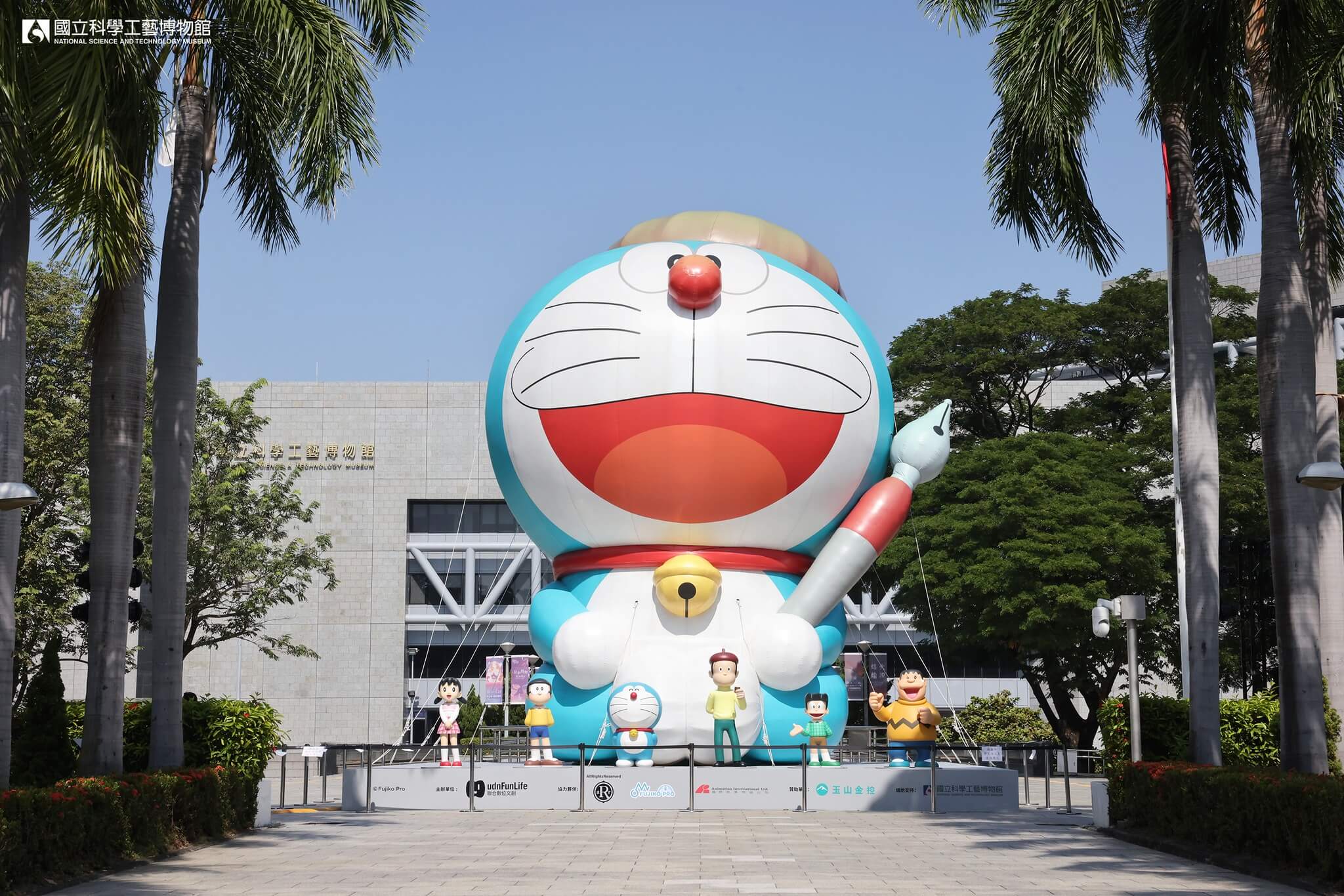 [台灣] 「100%哆啦A夢&FRIENDS」巨型哆啦A夢氣球短暫現身高雄科工館　因應鳳凰颱風生成預防性撤除