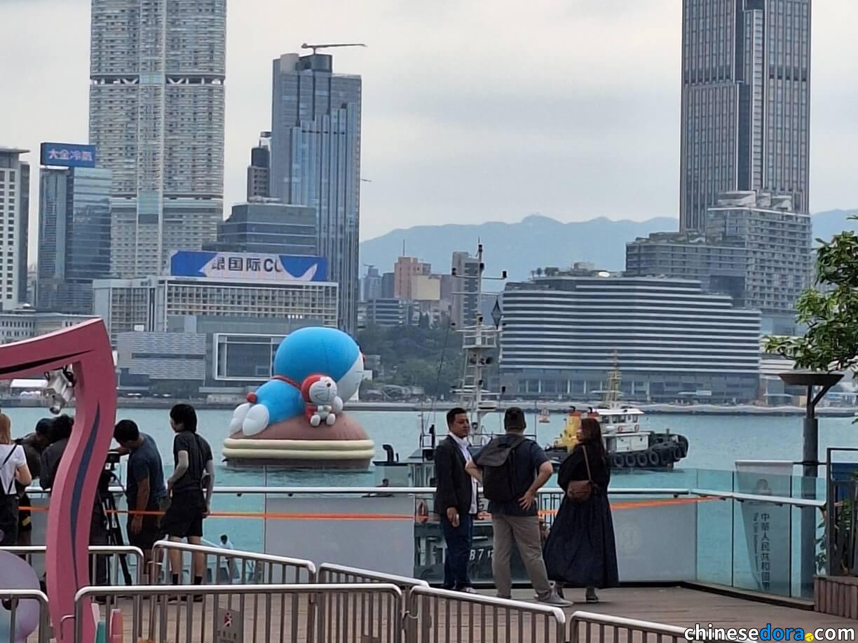 [香港] 速報／充氣多啦A夢暫時遊離岸邊　下午即將上演維港海上大巡遊