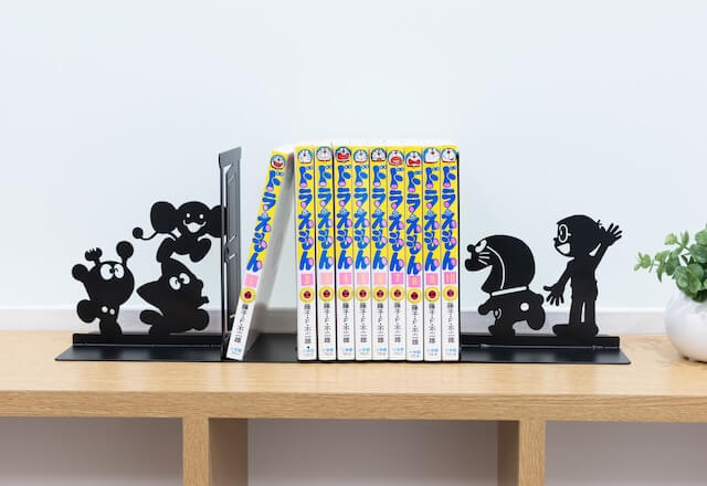 [日本] 藤子．F．不二雄博物館推出全新角色剪影書架　讓哆啦A夢與F角色走進你的書房