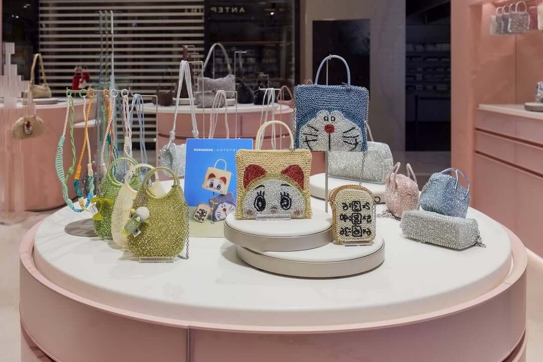[台灣] ANTEPRIMA推出哆啦A夢聯名WIREBAG！經典造型包款台灣專櫃也能買到